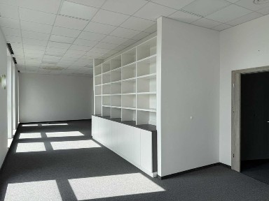 Biuro 137m. nowoczesny obiekt z parkingiem / rejon Gdyńska-Bałtycka