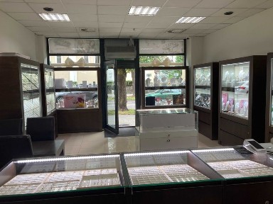Lokal handlowo-usługowy po salonie jubilerskim - gotowy do działalności
