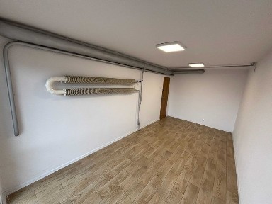 Idealne Miejsce na Twój Biznes! 18 m² przy Ul. Obornickiej - Wspaniała Lokalizacja, Świetna Cena!