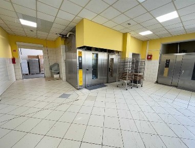 Lokal 382m2 do wynajęcia wraz chłodniami oraz piecami pod gastronomię.