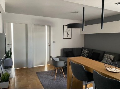 3 pokoje przy Rondzie Mogilskim | Mogilska | 49 m² | 2 sypialnie, balkon, garderoba | w pełni umeblowane | wysoki standard | bez prowizji