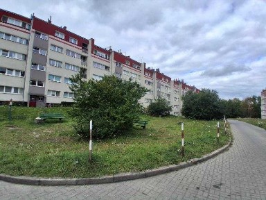 Do sprzedaży łądna kawalerka na Oś. Piastowskim, niski blok, 1 piętro