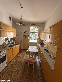 Przestronne mieszkanie z balkonem w Śródmieściu