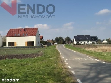 Ładnie położony dom z ogródkiem, m. Wierzbice.
