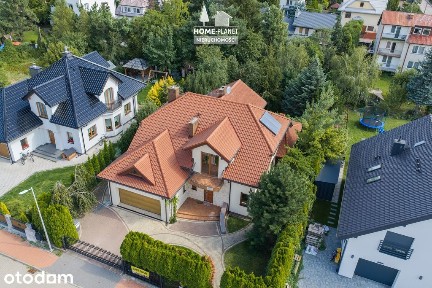 Dom wolnostojący z garażem na dwa samochody, patio