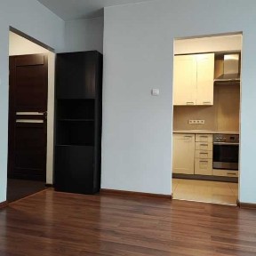 Odświeżona kawalerka na Tymienieckiego 30 m2