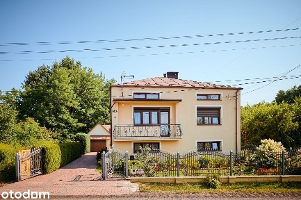 Piękny, 5 pokojowy odnowiony dom piętrowy w Jeżowem z osobnym garażem