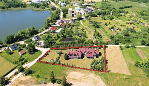 Budynek na dużej działce nad jeziorem Świętajno - apartamentowiec z restauracją