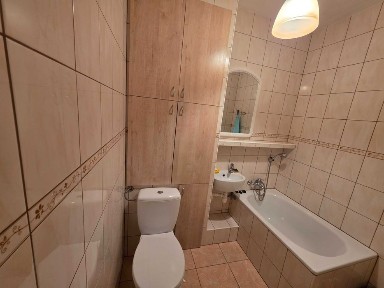 Po remoncie. 2 pietro. Balkon z widok na zieleń