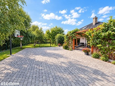 Piękny dom w Lesznowoli, duże drzewa, działka 1500m2