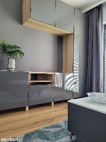 Jednoosoby pokój w dwupokojowym apartamencie z oddzielną kuchnią