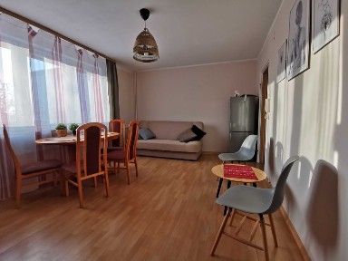 Wynajmę kawalerkę w bloku 27m2, Drugie Piętro, Słupca, Traugutta, od Października, blisko szpital, sklepy