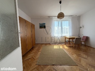 Blisko Placu Zbawiciela, Łazienek