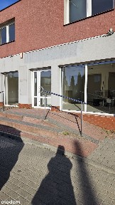 Lokal na parterze z klimatyzacją i parkingiem