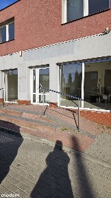 Lokal na parterze z klimatyzacją i parkingiem