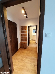 Mieszkanie w bloku dwuklatkowym, po remoncie, gotowe do zamieszkania.