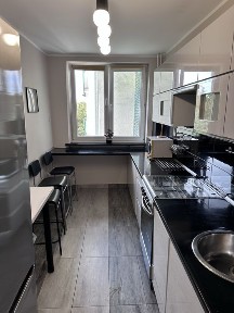 Dwa pokoje z oddzielną kuchnią i balkonem
