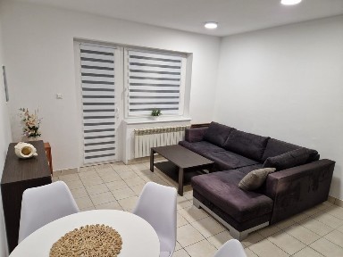 Mieszkanie na parterze w domu jednorodzinnym/Parking/Ogród