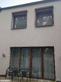 Dom szeregowy z garażem w spokojnej okolicy