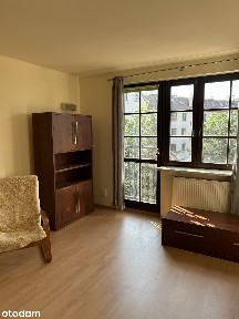 Jasna kawalerka z dużymi oknami Nowodwory