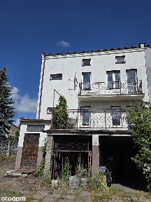 Przestronny bliźniak z garażem i strychem