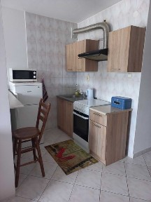 Posiadam słoneczną kawalerkę do wynajecia i mieszkanie 1-pokojowe z oddzielną kuchnią