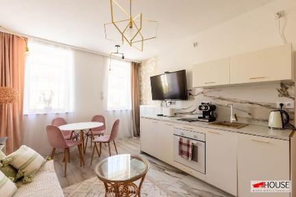 Mieszkanie 2 pokoje- widok na RYNEK - 38,90 m2- PEREŁKA-WYPOSAŻONA