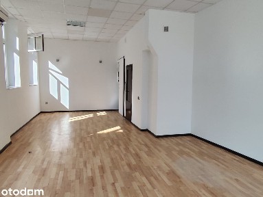 Lokal użytkowy 50 m2 z dużą witryną, po remoncie.