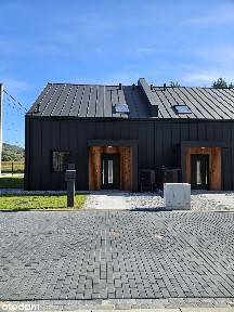 Skrajny dom z ogrodem i widokiem na Górę Żelatową | 97 m² | Zagórze