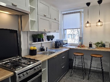 2 pokoje | Osobna kuchnia | Duży balkon | 1. piętro