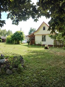Pięknie położone siedlisko 76 a do zamieszkania lub na agroturystykę, 10 km od jeziora Firlej, pole, las