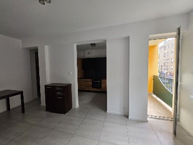 Przestronne 3 pokoje w centrum po generalnym remoncie. Balkon.