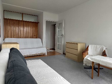 2 niezależne pokoje z balkonem, 2 piętro w 4p bloku na Olsztyńskiej - bliso do parku Regana, morza, UG. Niski czynsz administracyjny (670 PLN).