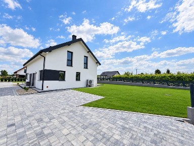 NOWY DOM WYKOŃCZONY POD KLUCZ | 100 m² + 49 m² poddasze | OGRÓD | 2 miejsca parkingowe | KWIDZYN