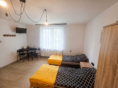Do wynajęcia dom w okolicy Rawy Mazowieckiej, 10 łóżek, duża działka, parking, TV