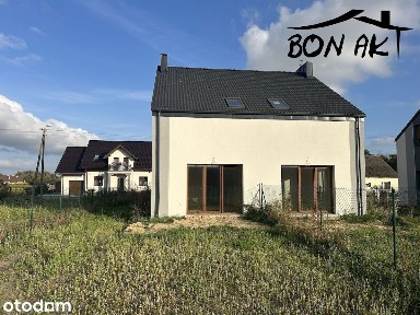 Połowa bliźniaka na dużej działce Stróżki