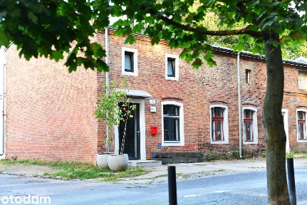 Lokal Bracka 9 przy wejściu główmy na PG. Parter, knajpa, barber, kawa