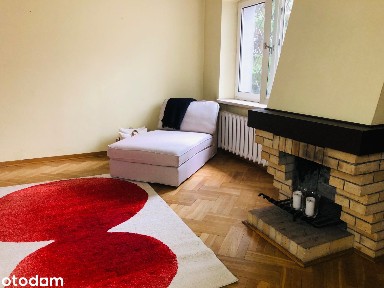Przestronny dom z ogrodem 5 min. spacerem od metra Stokłosy.