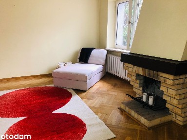 Przestronny dom z ogrodem 5 min. spacerem od metra Stokłosy.