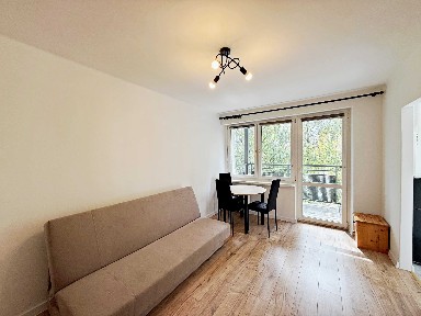 Do wynajęcia przytulne mieszkanie z dużym balkonem, z widokiem na zieleń w centrum Zielonej Góry.