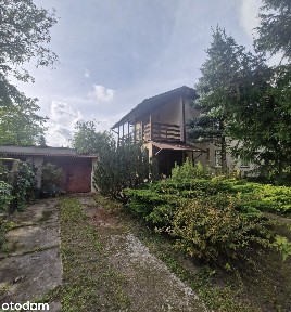 Dom z garażem w dobrej lokalizacji