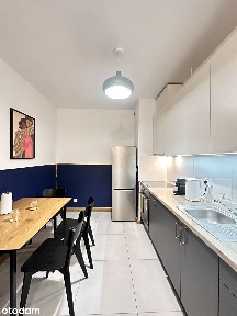 Dwupokojowe mieszkanie z balkonem i miejscem postojowym.