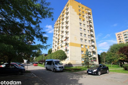 Mieszkanie 2-pokojowe do remontu w budynku z windą w centrum miasta