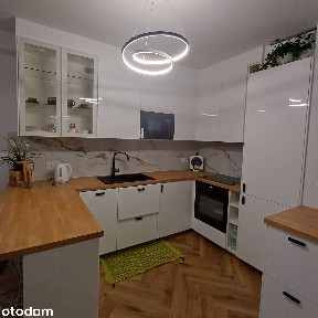 Do wynajęcia nowa, luksusowa kawalerka 30m² z balkonem i garażem.