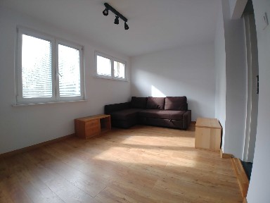 25 m2 UL. RZEŹNICZA przy GALERII KAZIMIERZ, Internet gratis! Świeżo po malowaniu.