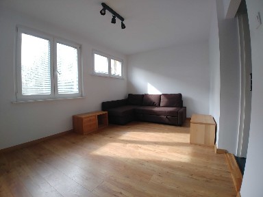 25 m2 UL. RZEŹNICZA przy GALERII KAZIMIERZ, Internet gratis! Świeżo po malowaniu.