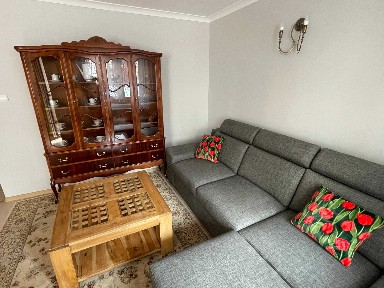 Do wynajęcia apartament położony na Starym Mieście w Elblągu przy ul. Wieżowej z miejscem parkingowym, 3 pokoje.