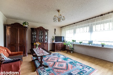 2 pokoje z dużym balkonem w dobrej lokalizacji:)