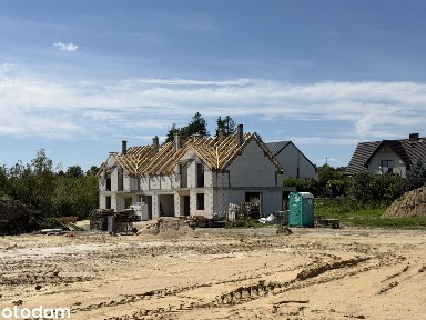 Dom bliźniak w Karczmkach