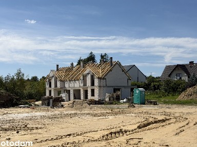 Dom bliźniak w Karczmkach